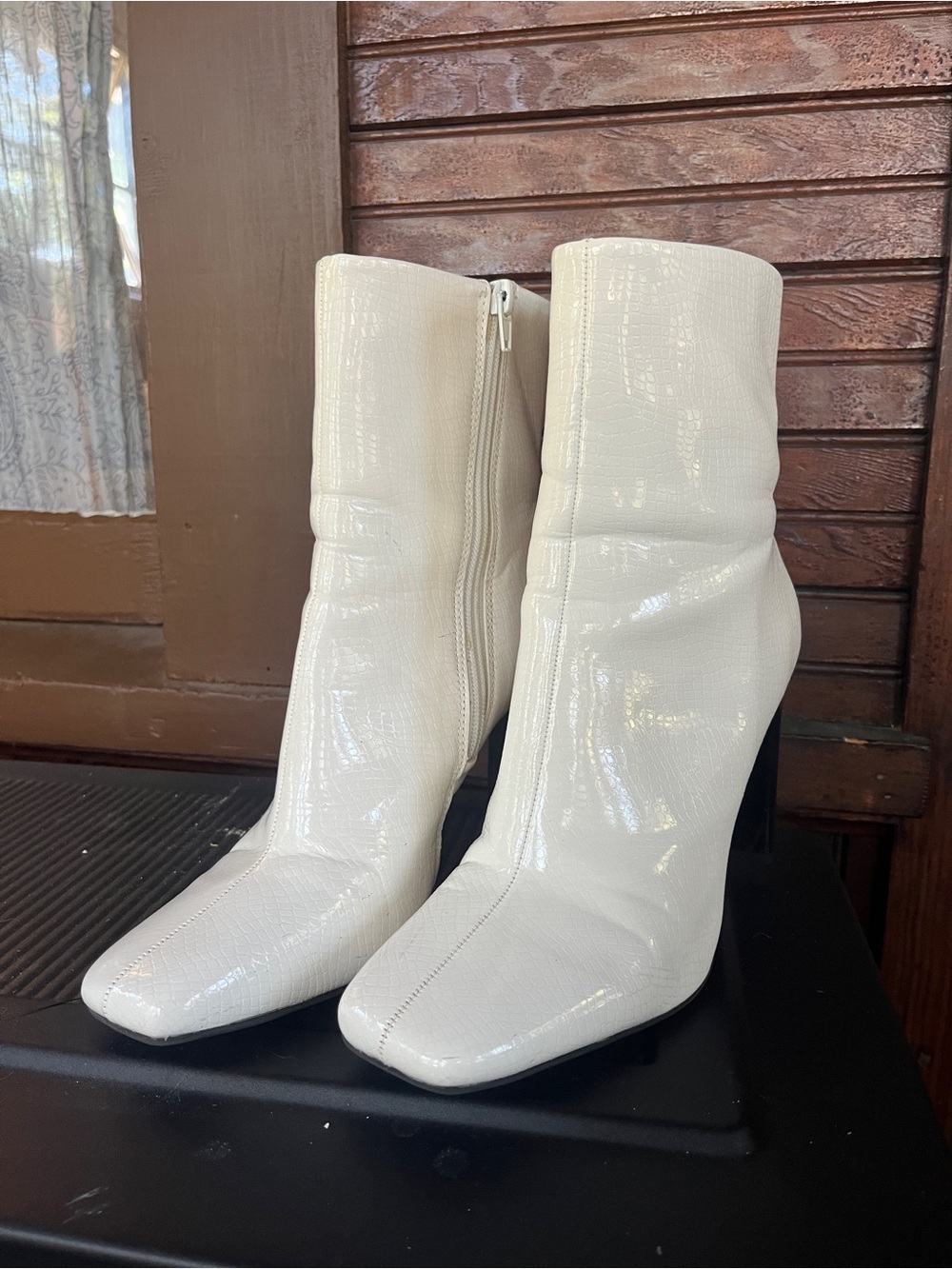 White snake Patent Heel Boots